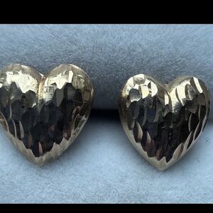 14kt solid gold, diamond cut style Heart Studs